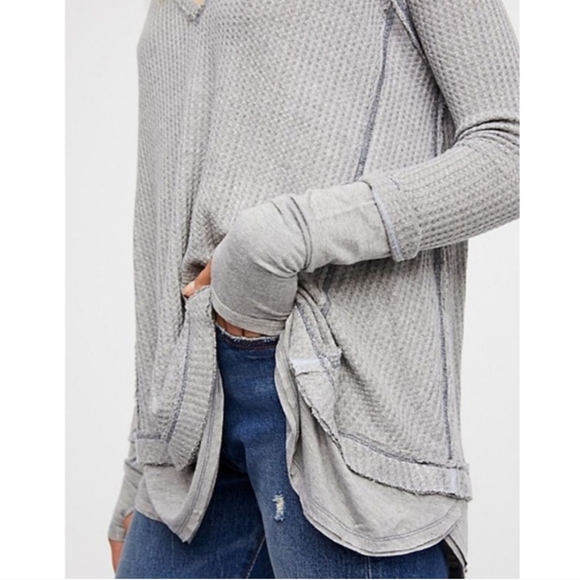 Free People Laguna Tee V Neck LS Thumbhole Cuffs Thermal Drapey Grey Small NWT - Picture 9 of 11